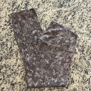 Lulu Lemon gray snake print align Leggings